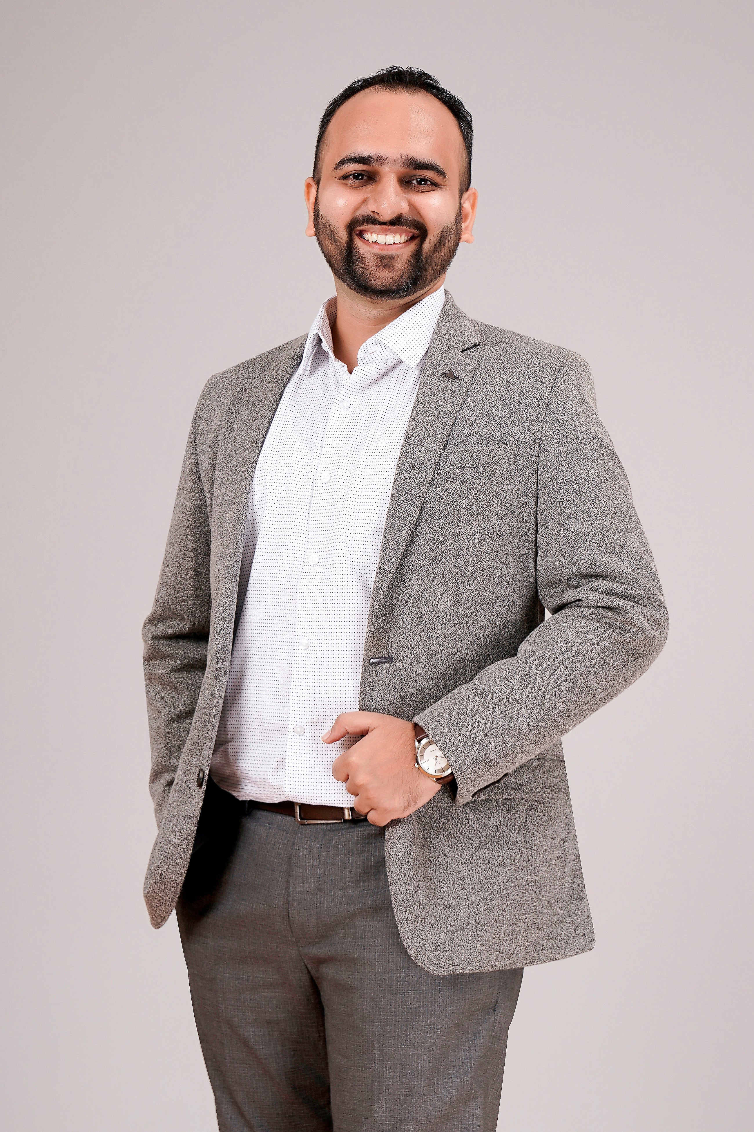 Delhi’s best photographer delivers portraits that blend cultural richness with top-tier quality.
