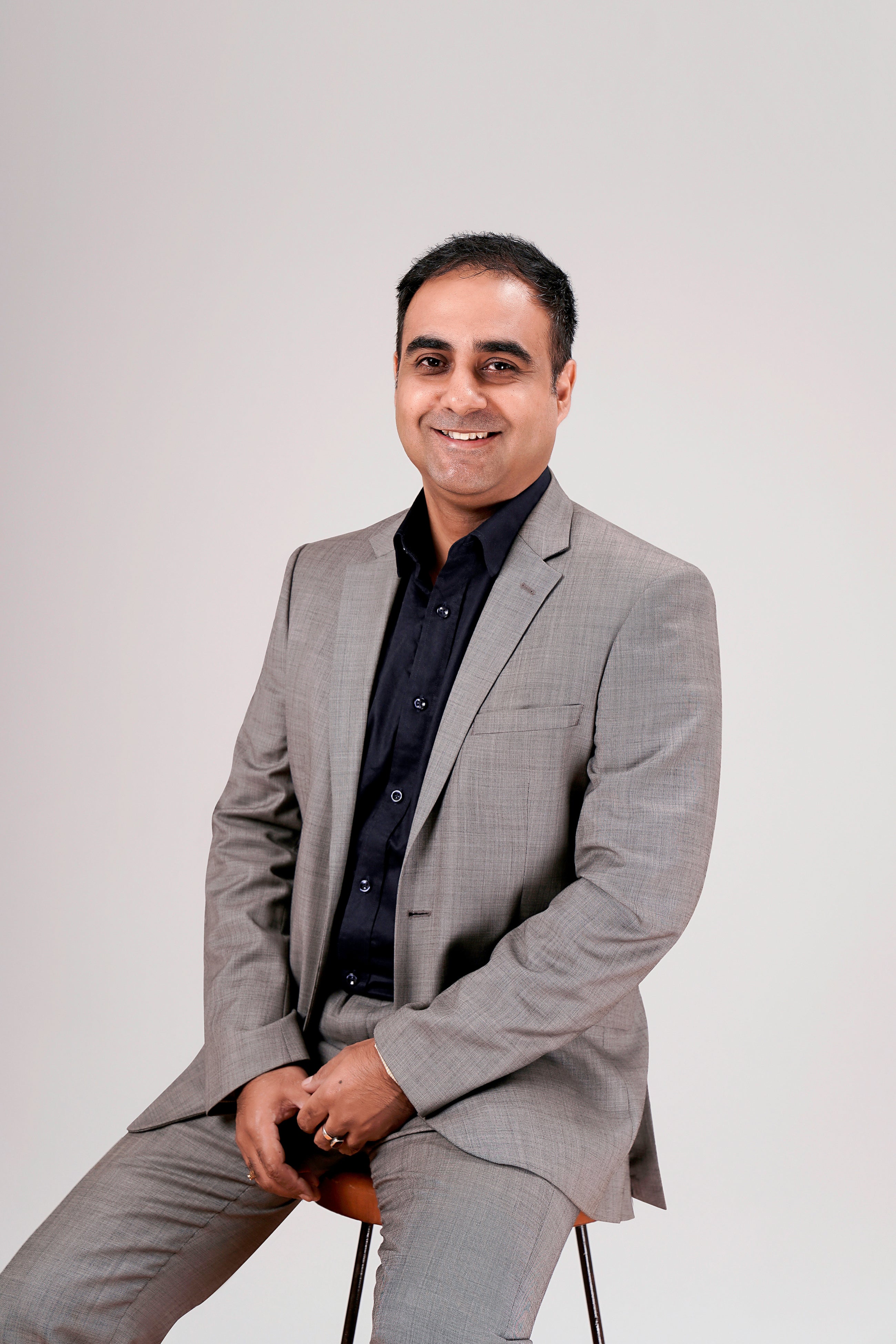 Dubai’s best photographer brings exceptional quality to every portrait session.
